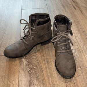 Cliffs by White Mountain Boots Size 7.5
